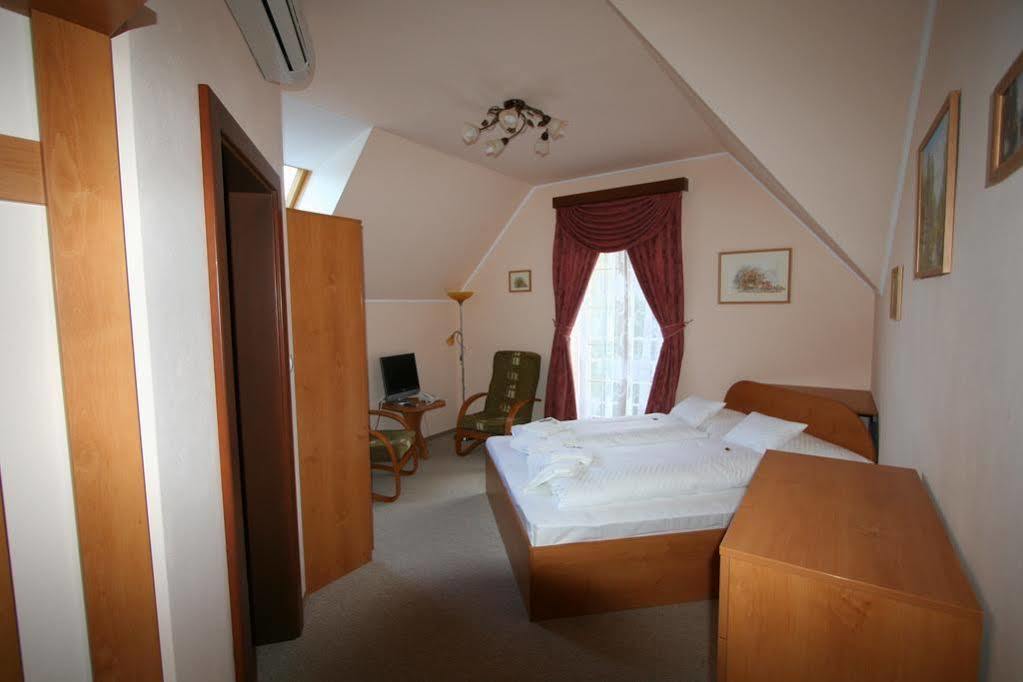 Penzión Zlatý Jeleň Košice Exterior foto